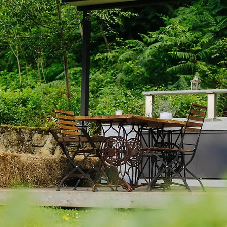 Gozdne Va Vrti Lyxtält