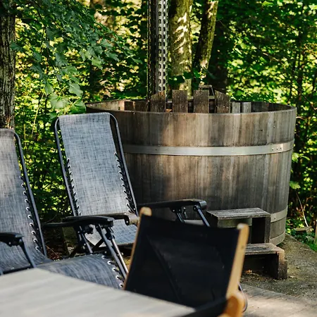 Gozdne Va Vrti Lyxtält *