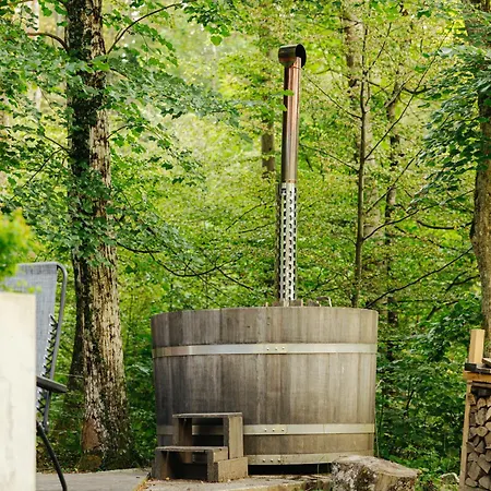 Gozdne Va Vrti Luxe tent Kostel