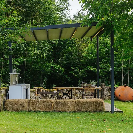 Gozdne Va Vrti * Kostel