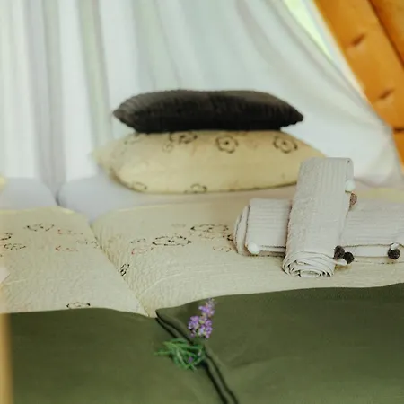 Gozdne Va Vrti Luxe tent Kostel