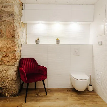 Gozdne Va Vrti Kostel