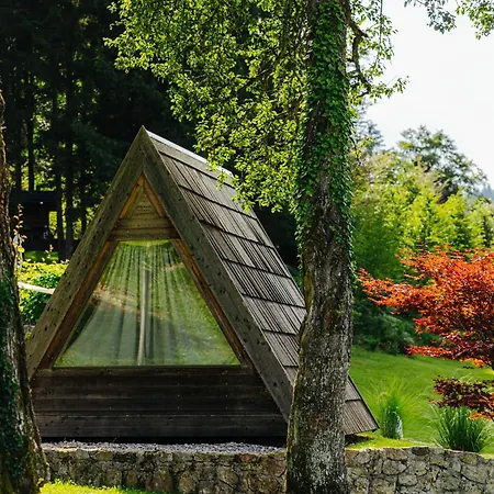 Gozdne Va Vrti Luxe tent Kostel