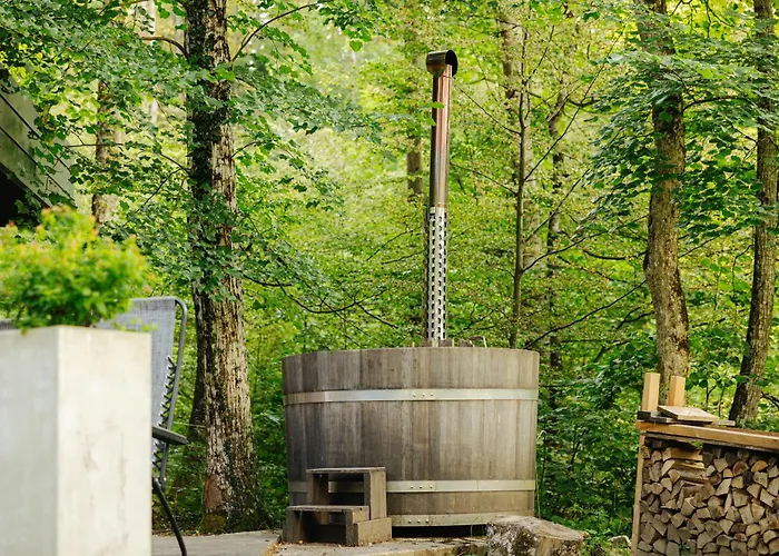 Gozdne Va Vrti Tente de luxe Kostel