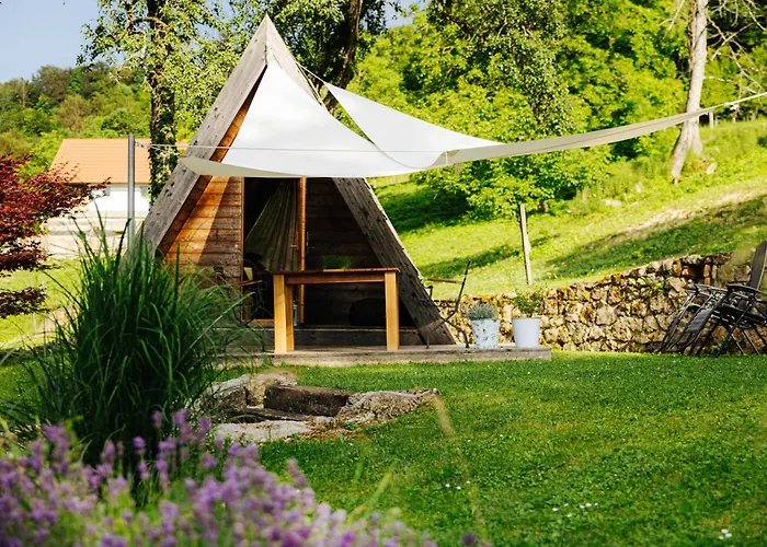 Роскошный шатер Gozdne Va Vrti Kostel