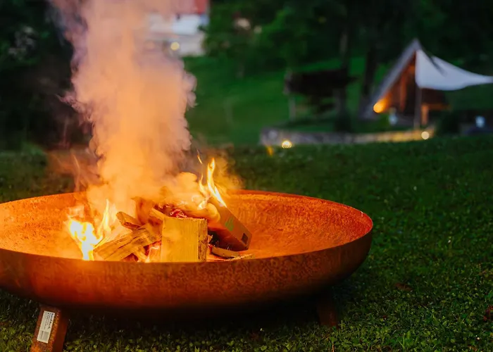 Роскошный шатер Gozdne Va Vrti Kostel