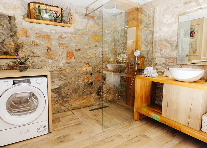 Роскошный шатер Gozdne Va Vrti Kostel