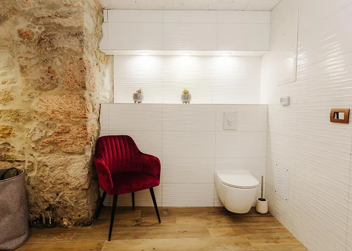 Gozdne Va Vrti Kostel