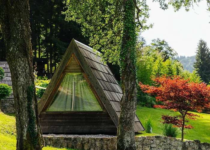 Gozdne Va Vrti Роскошный шатер Kostel